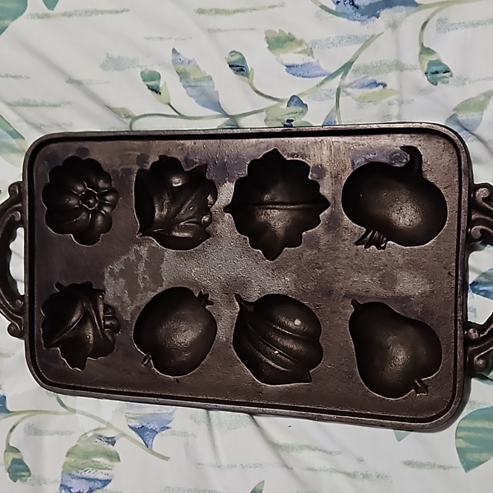Vintage John Wright Cast Iron Cornbread & Muffin Pan Mold Vegetables / Fruit